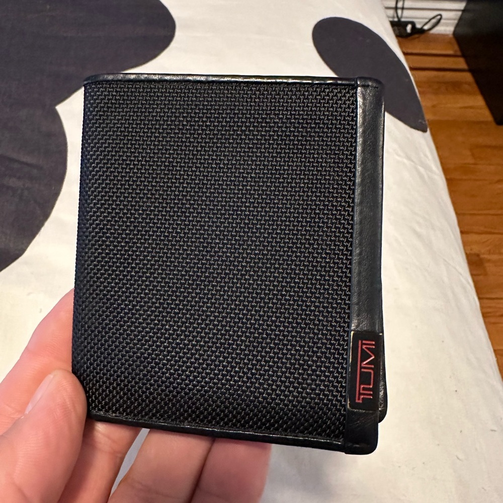 Tumi bifold Men’s wallet